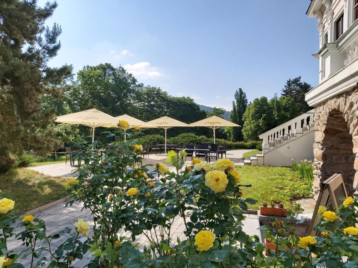Hotel U Zamecku Cihelny Karlovy Vary Exterior photo