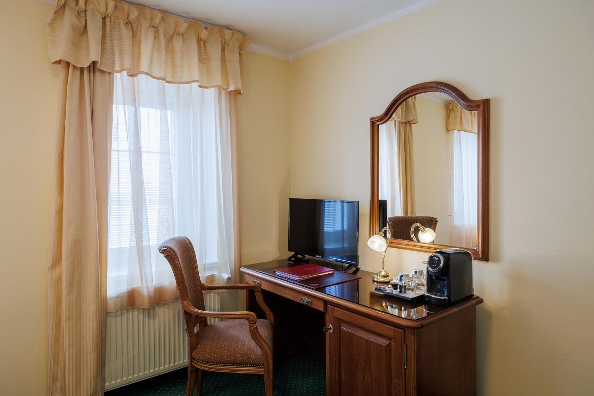 Hotel U Zamecku Cihelny Karlovy Vary Exterior photo