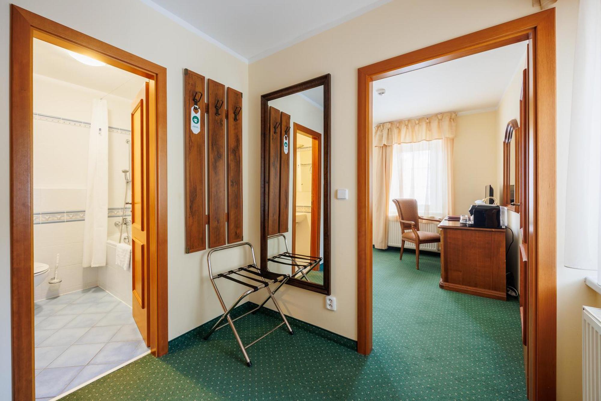 Hotel U Zamecku Cihelny Karlovy Vary Exterior photo
